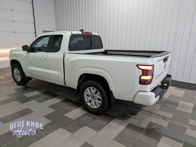 Used 2024 Nissan Frontier SV w/ SV Convenience Package image 2