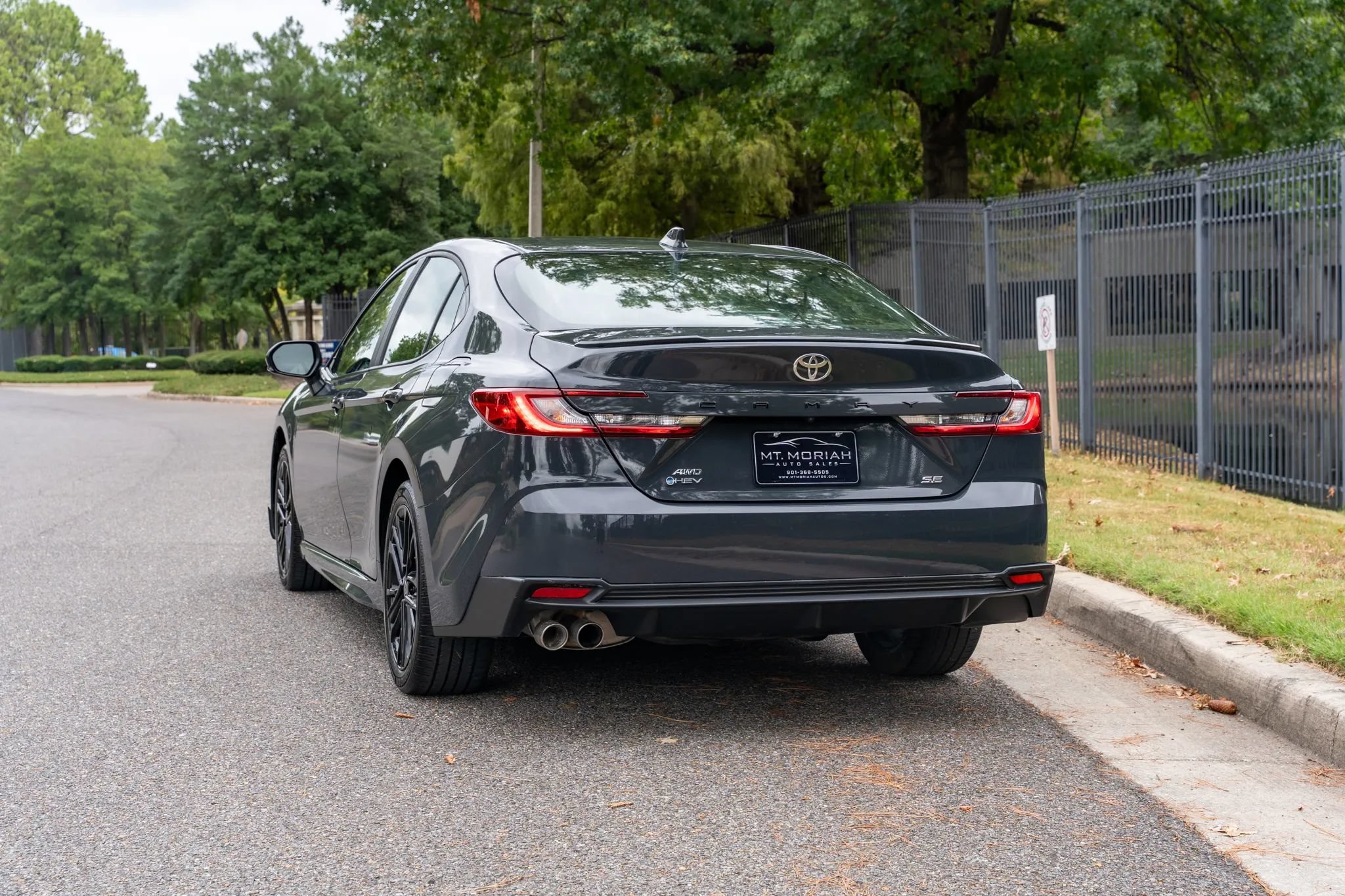 Used 2025 Toyota Camry SE w/ Convenience Package AWD/4WD image 7