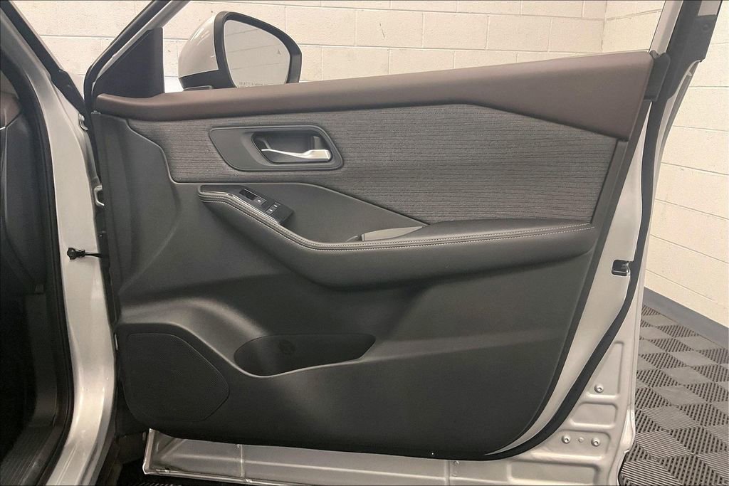 Certified 2022 Nissan Rogue SV image 24