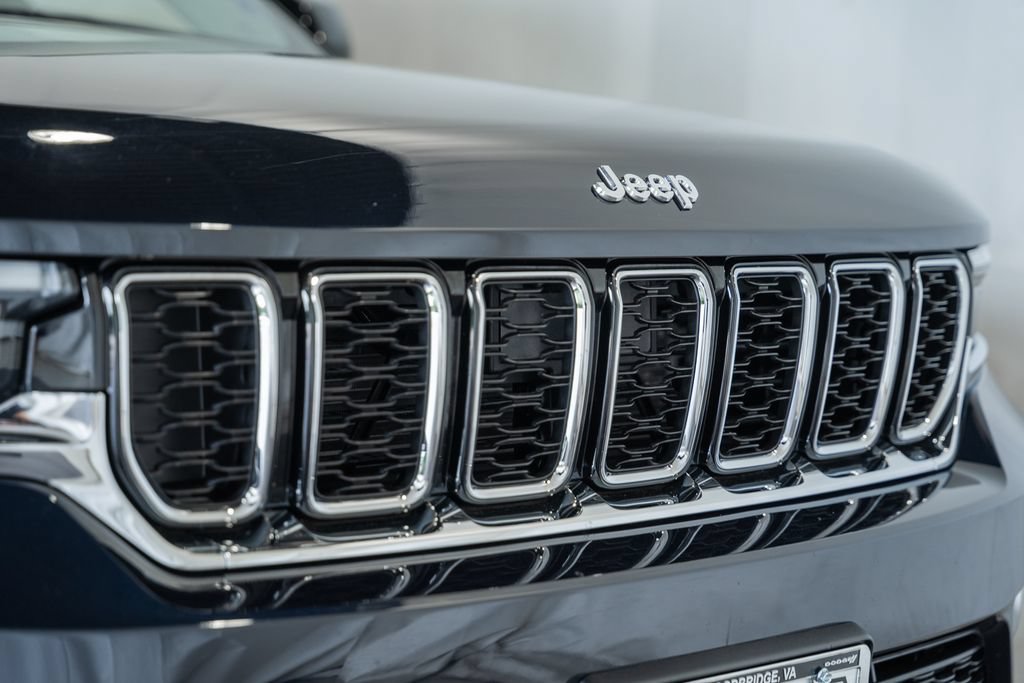 Certified 2023 Jeep Grand Cherokee Limited AWD/4WD image 13