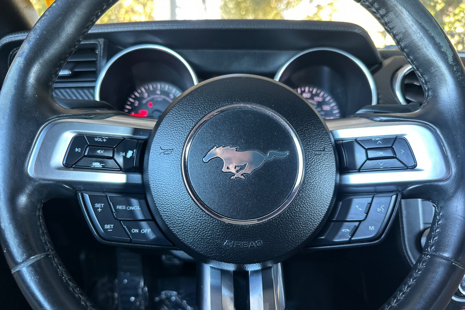 Used 2018 Ford Mustang Coupe RWD image 23