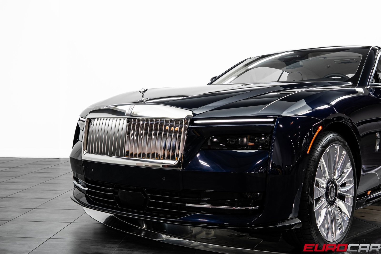Used 2024 Rolls-Royce Spectre image 12