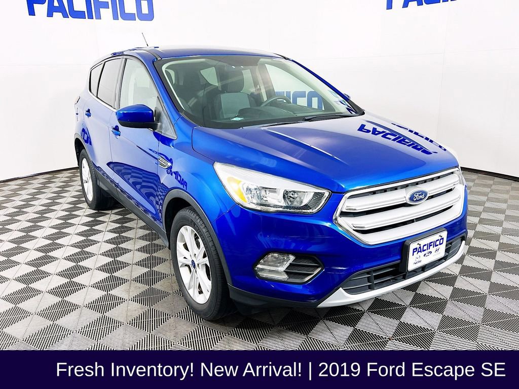 Used 2019 Ford Escape SE image 1