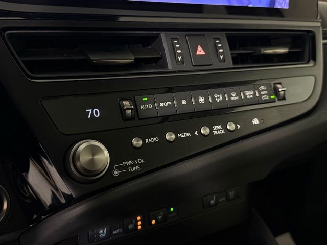 Used 2025 Lexus ES 300h w/ Premium Package image 28