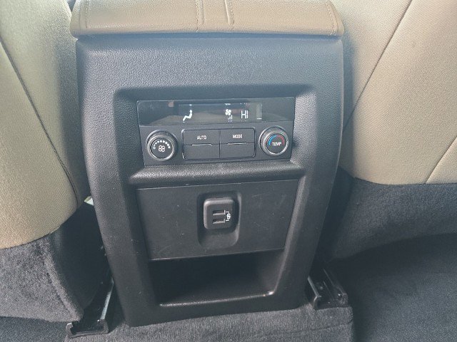 Used 2023 Chevrolet Traverse LS image 32