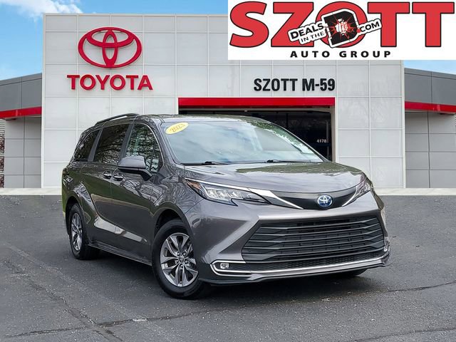 Used 2023 Toyota Sienna XLE FWD image 1