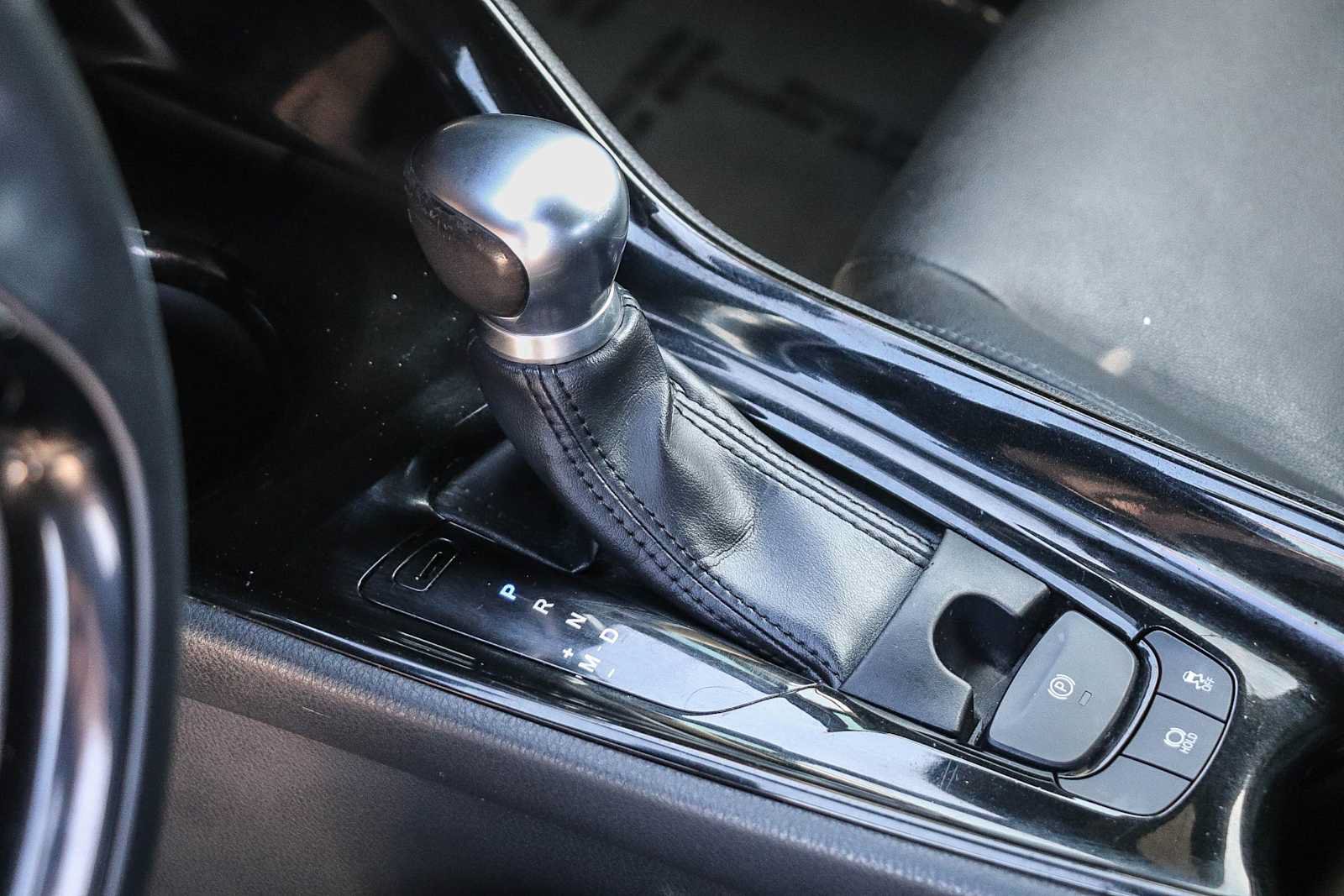 Used 2019 Toyota C-HR Limited FWD image 20