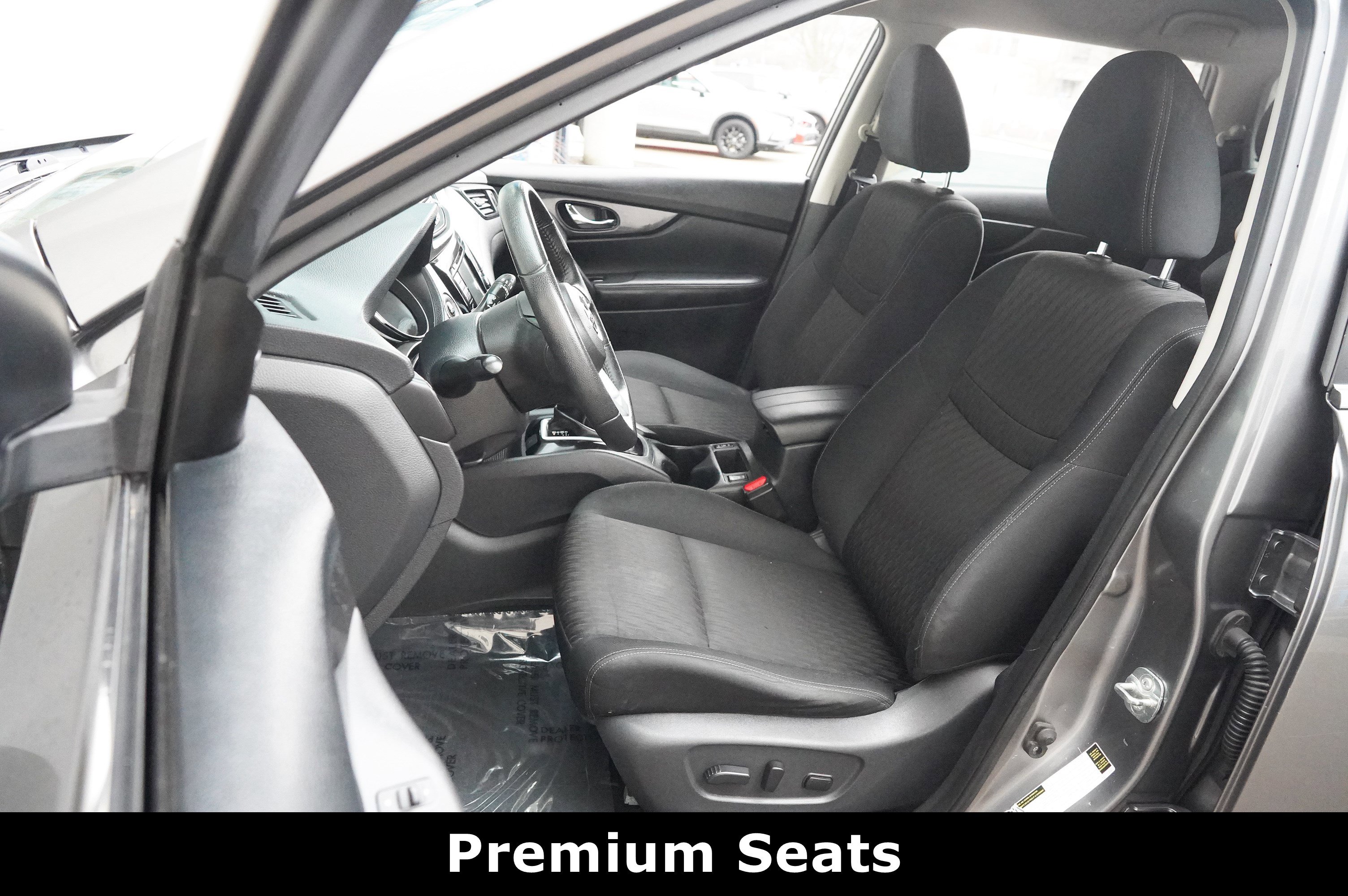 Used 2019 Nissan Rogue SV image 25