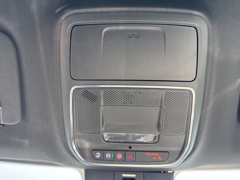 Used 2024 Chevrolet Traverse RS image 30