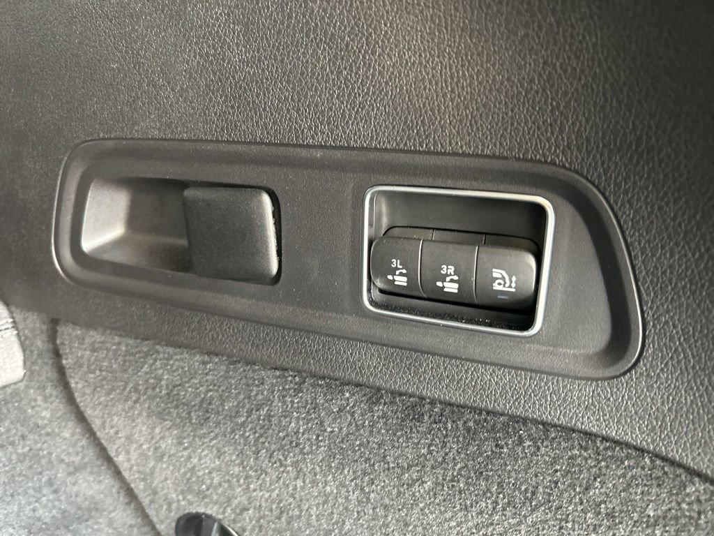 Used 2025 Mercedes-Benz GLS 450 4MATIC w/ AMG Line Exterior image 39