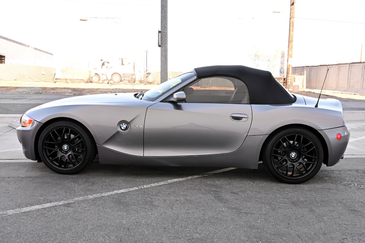 Used 2004 BMW Z4 3.0i RWD image 3