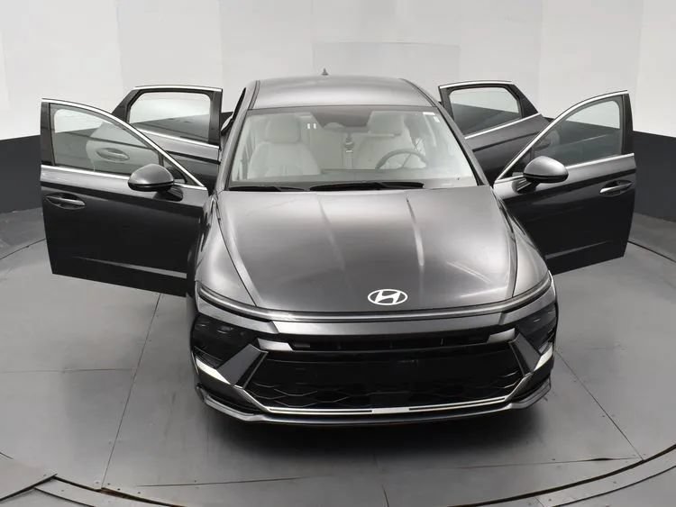 Used 2025 Hyundai Sonata SEL FWD image 10