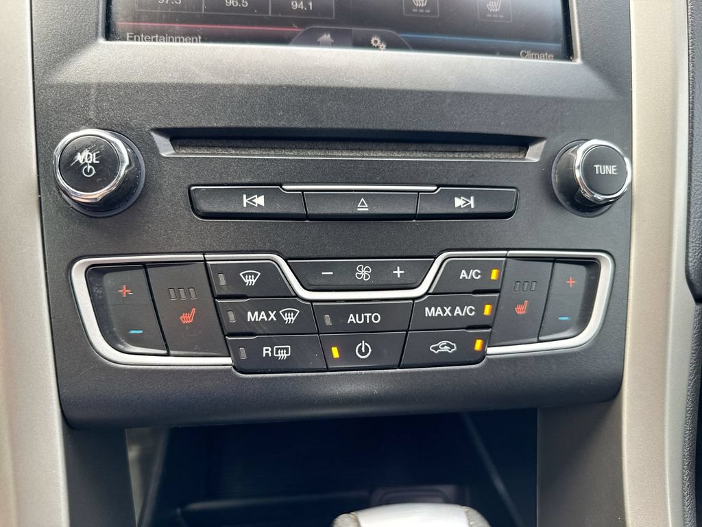 Used 2016 Ford Fusion SE w/ Equipment Group 202A FWD image 16