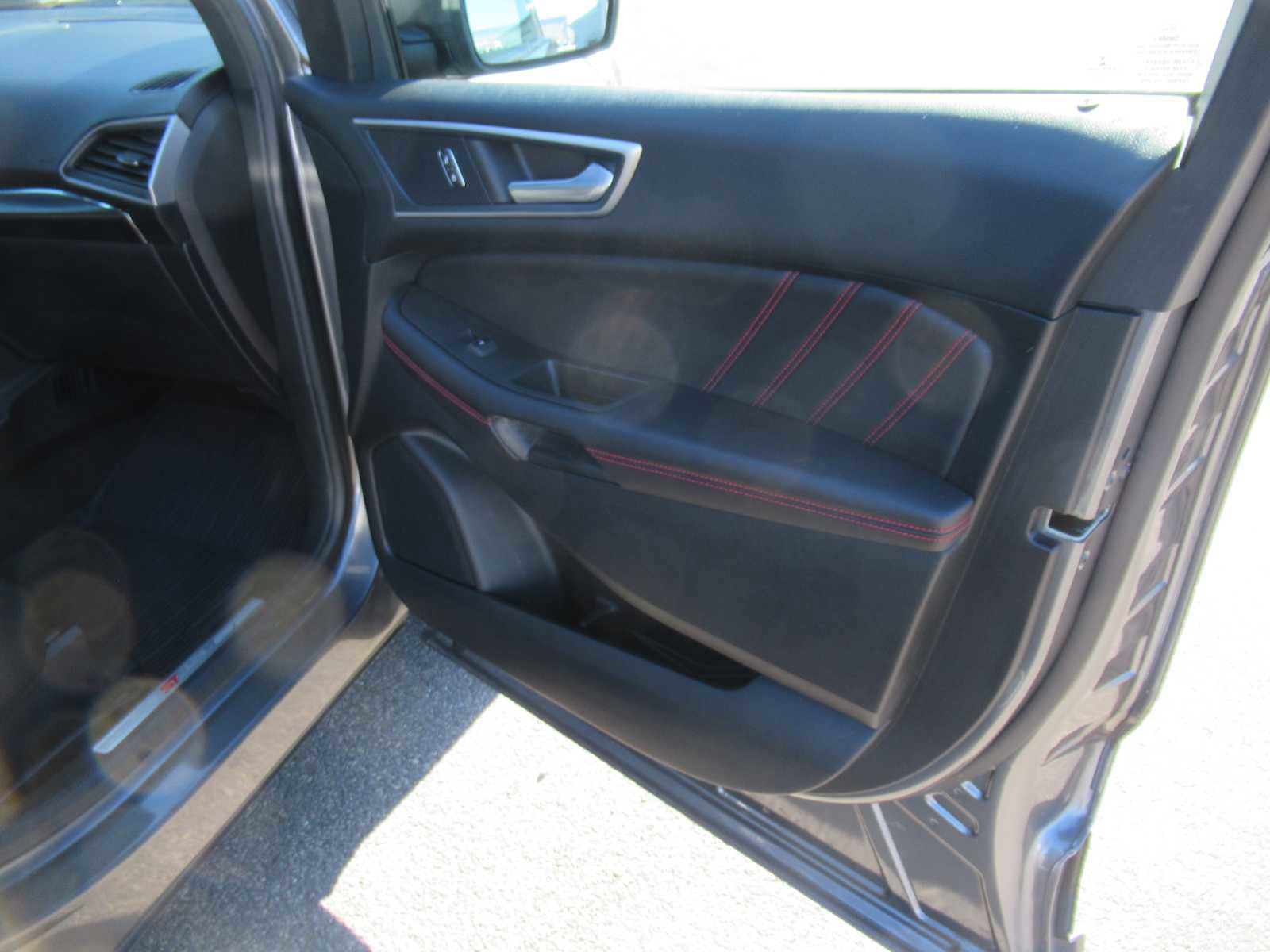 Used 2022 Ford Edge ST-Line image 14