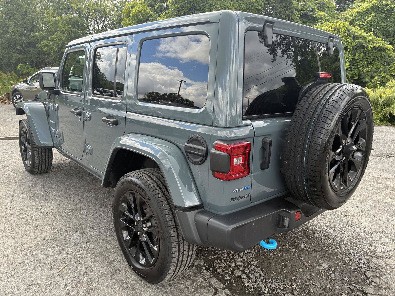 Used 2024 Jeep Wrangler Unlimited Sahara AWD/4WD image 5
