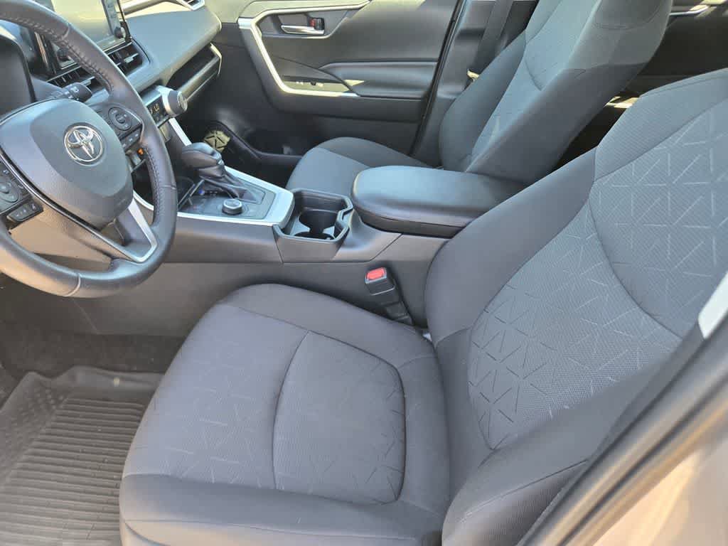 Used 2020 Toyota RAV4 XLE w/ XLE Grade Weather Package AWD/4WD image 17