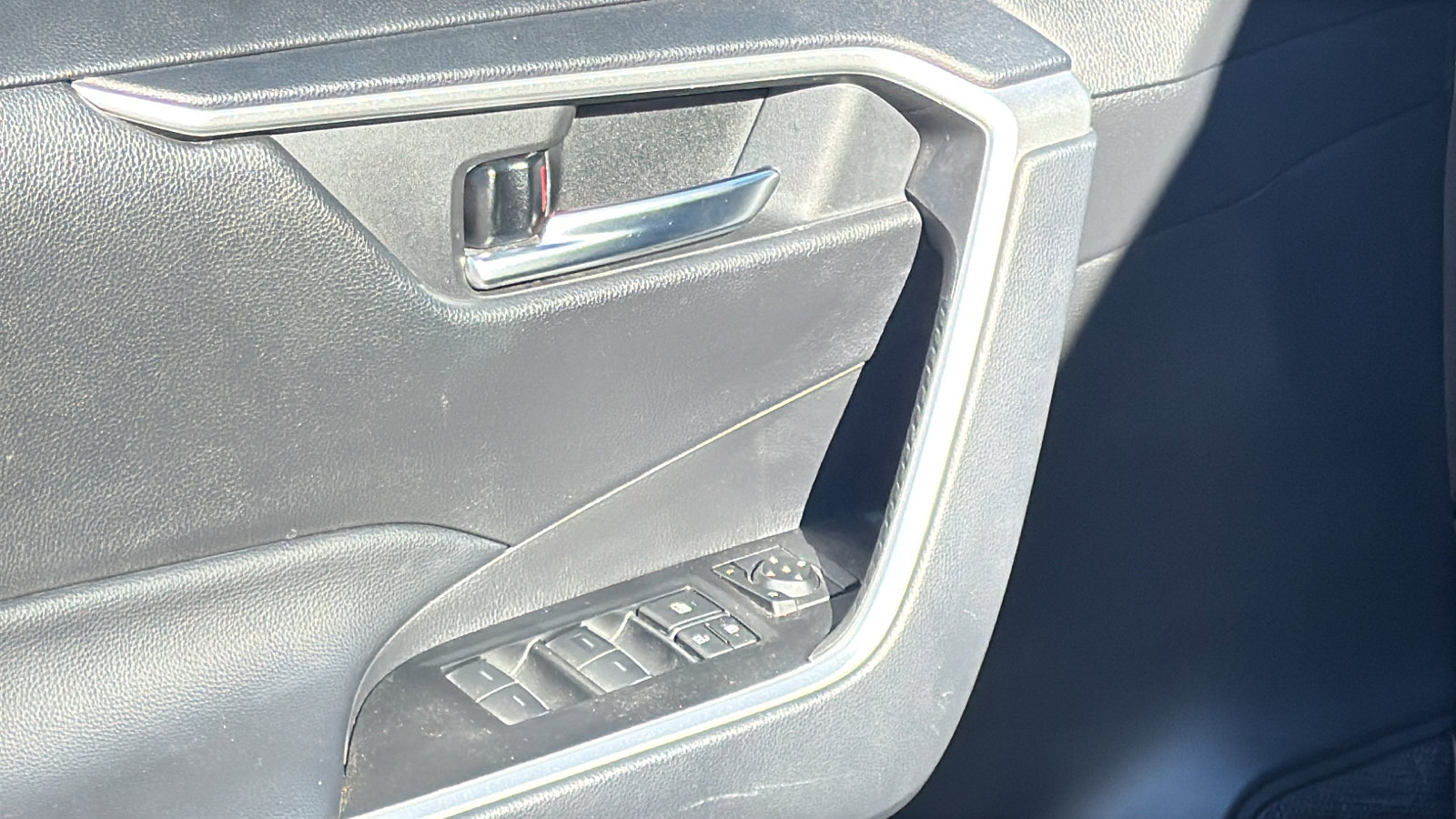 Used 2024 Toyota RAV4 XLE Premium image 12