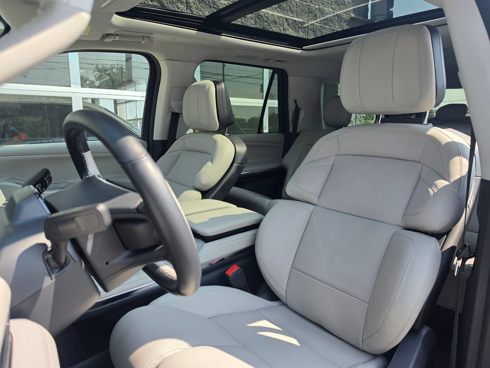 Used 2026 Lincoln Navigator L Reserve w/ Jet Appearance Package AWD/4WD image 9