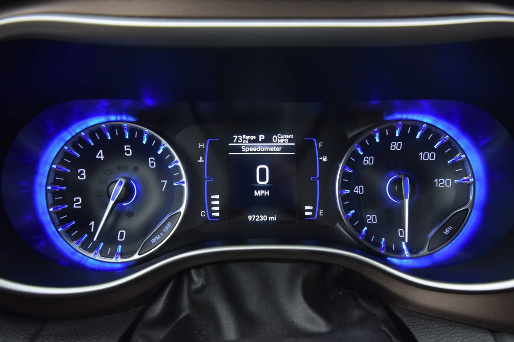 Used 2019 Chrysler Pacifica L FWD image 18