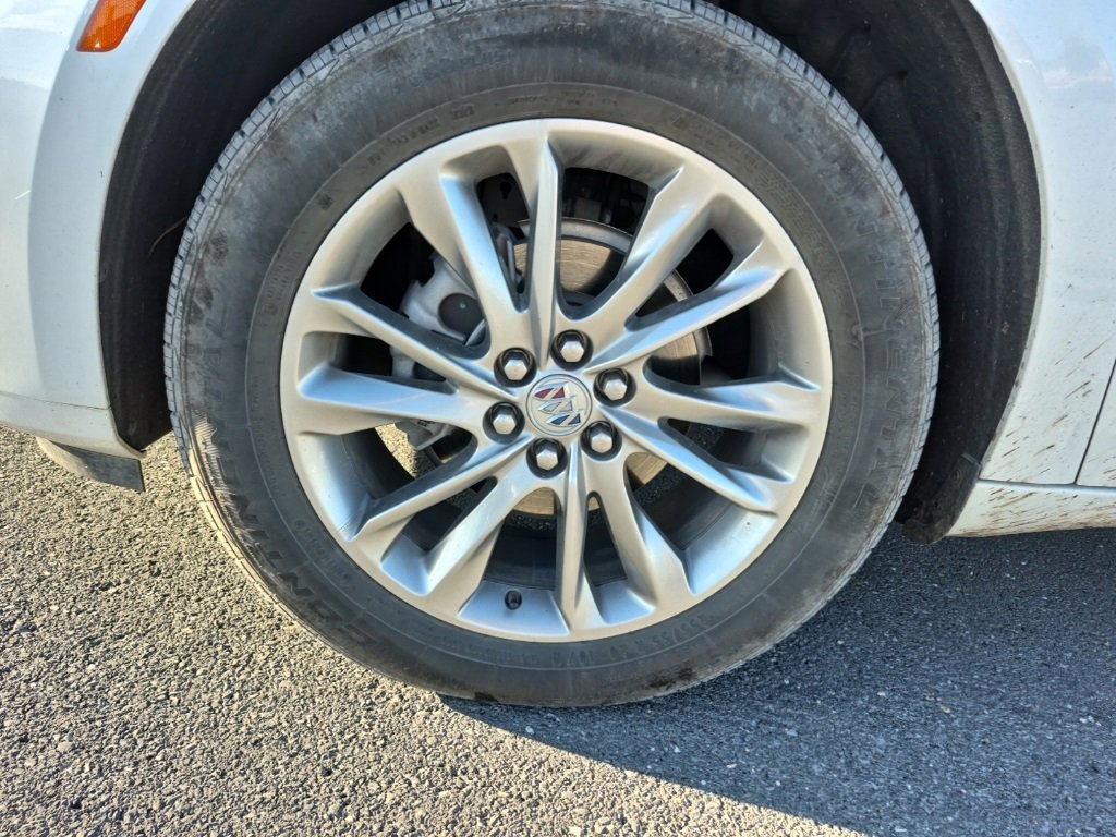 Used 2024 Buick Enclave Avenir image 8