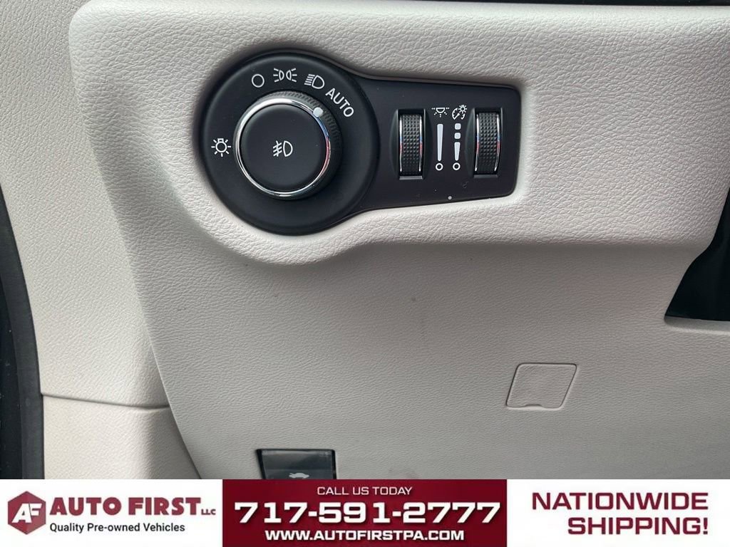Used 2019 Chrysler Pacifica Touring-L w/ Advanced Safetytec Group FWD image 21