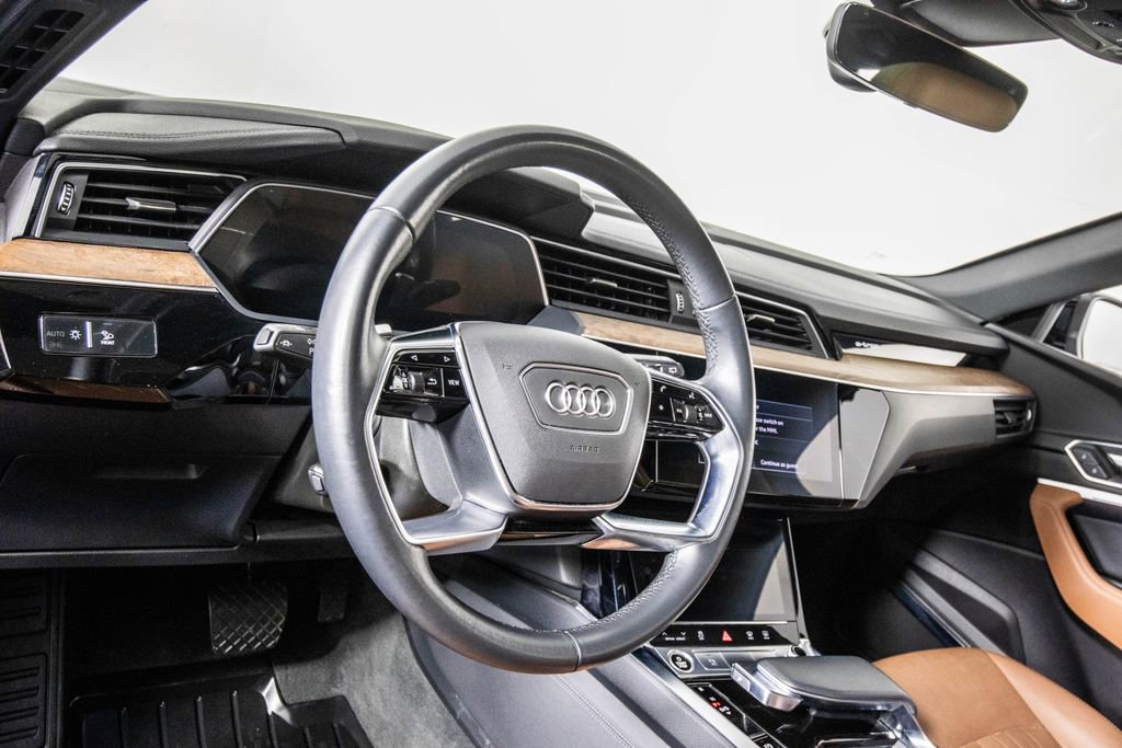 Used 2022 Audi e-tron Premium Plus w/ Premium Plus Package image 17