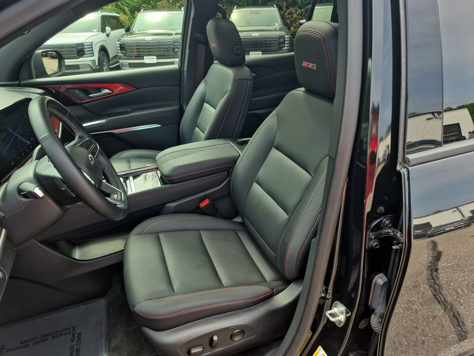 Used 2025 Chevrolet Traverse Z71 w/ Driver Confidence Package AWD/4WD image 21