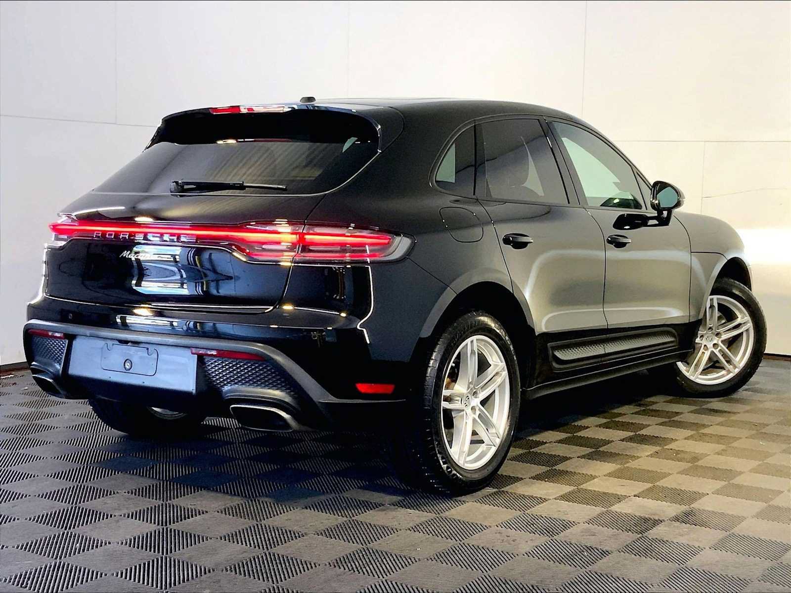 Used 2023 Porsche Macan AWD/4WD image 7