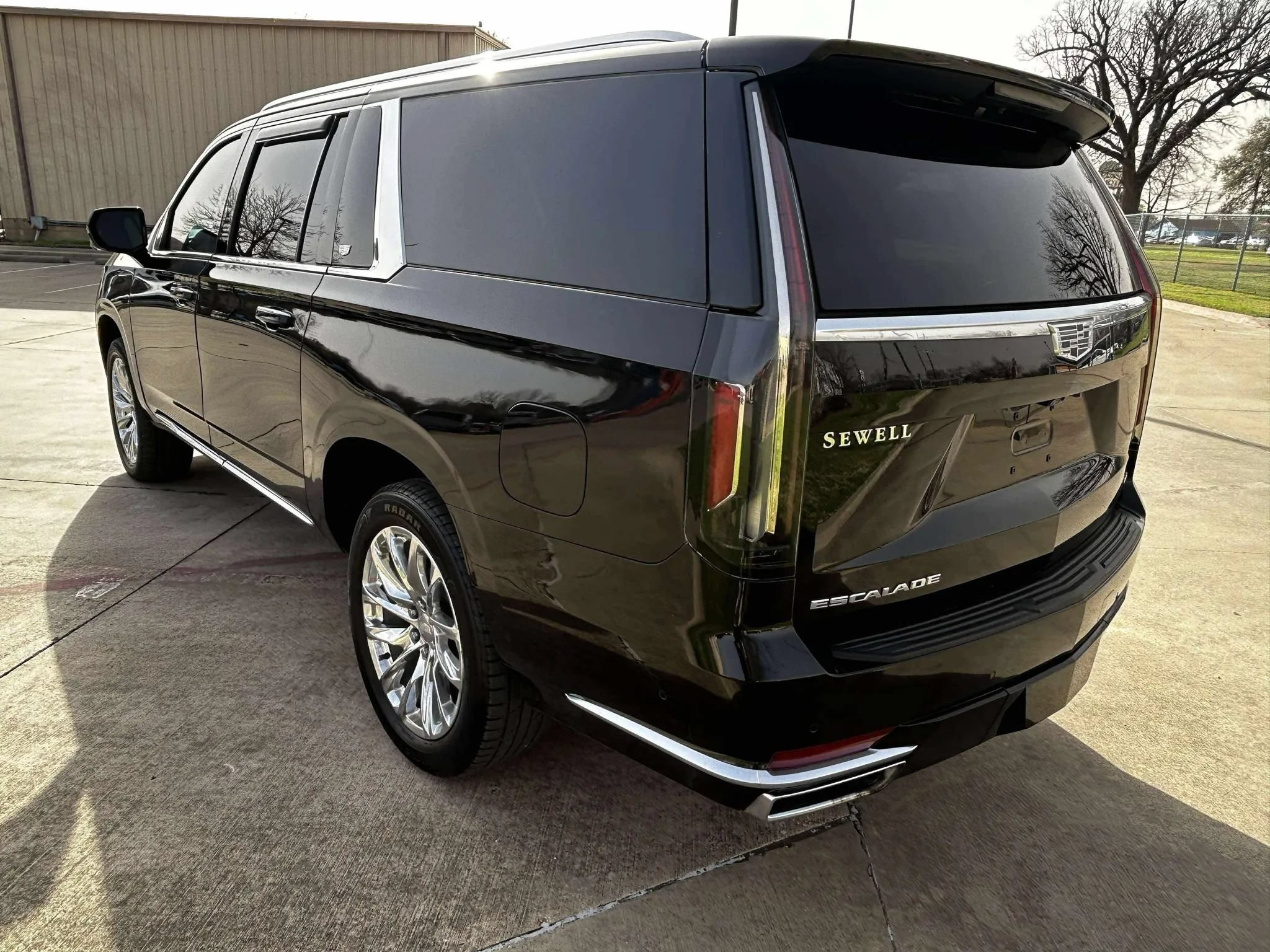 Used 2023 Cadillac Escalade ESV Premium Luxury w/ LPO, Radiant Package AWD/4WD image 20