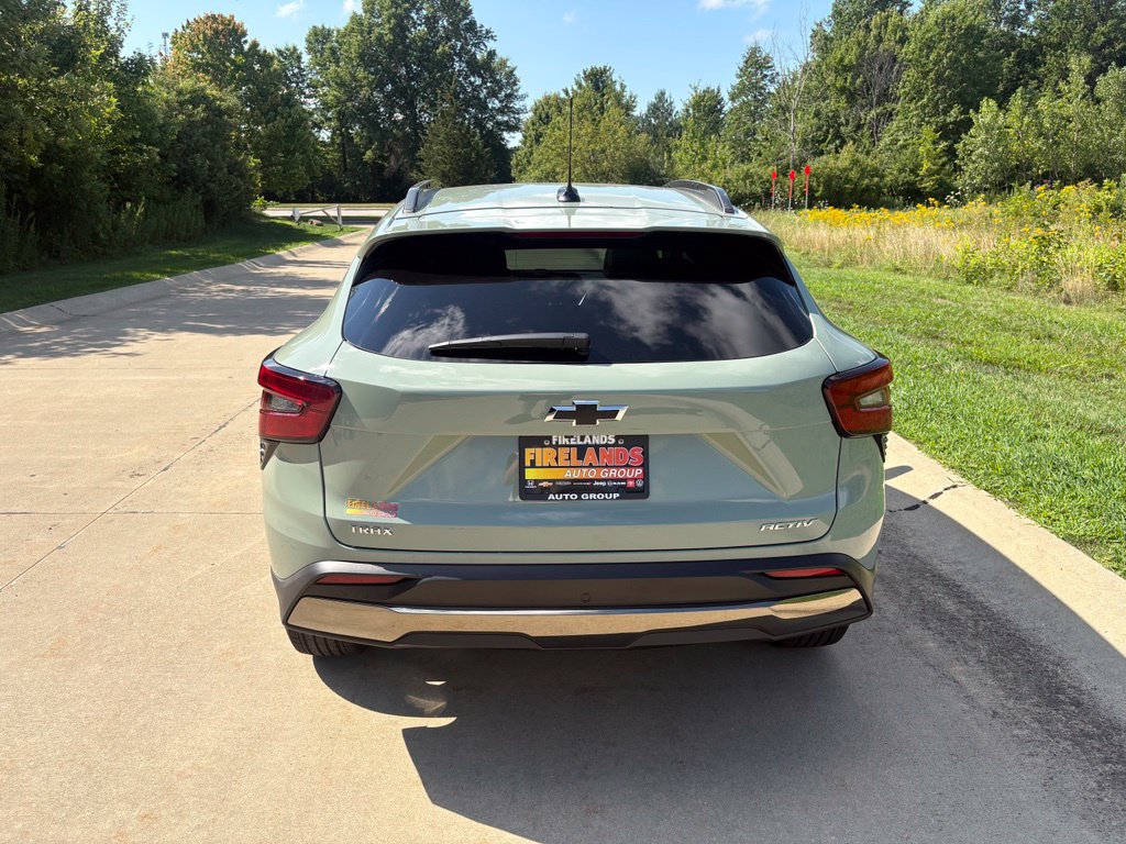 New 2026 Chevrolet Trax ACTIV w/ Sunroof Package FWD image 8