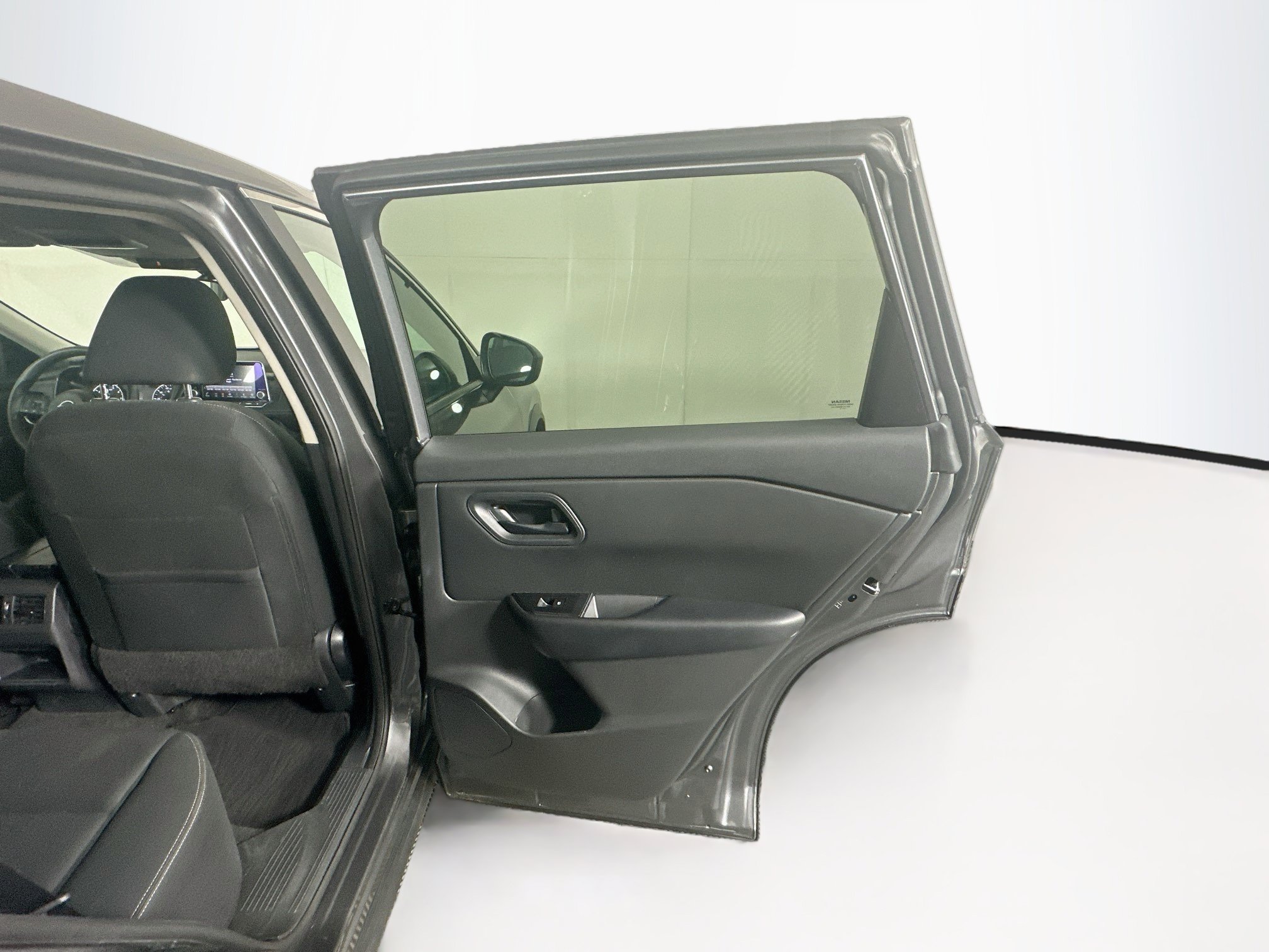 Used 2024 Nissan Rogue S FWD image 28