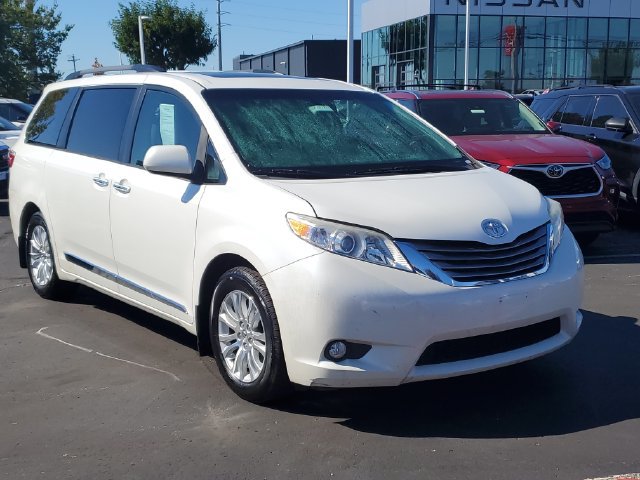 Used 2015 Toyota Sienna XLE w/ XLE Navigation Package FWD image 32