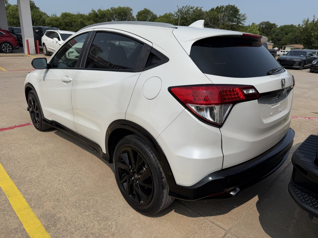 Used 2022 Honda HR-V Sport image 2