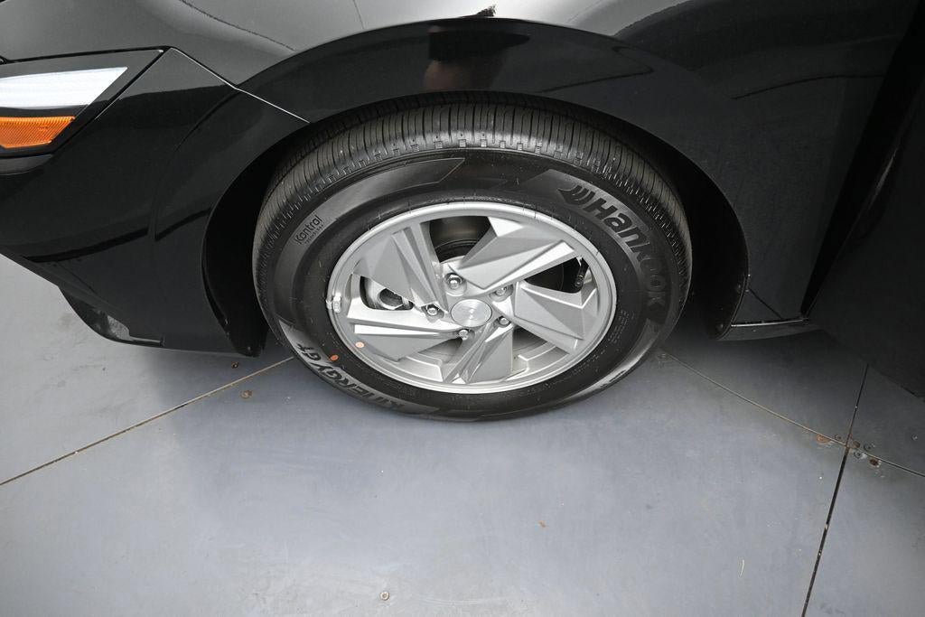 New 2026 Hyundai Elantra SE FWD image 34