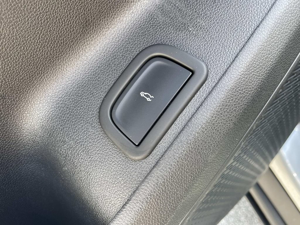 Used 2024 Chevrolet Traverse LT w/ LPO, Floor Liner Package FWD image 18
