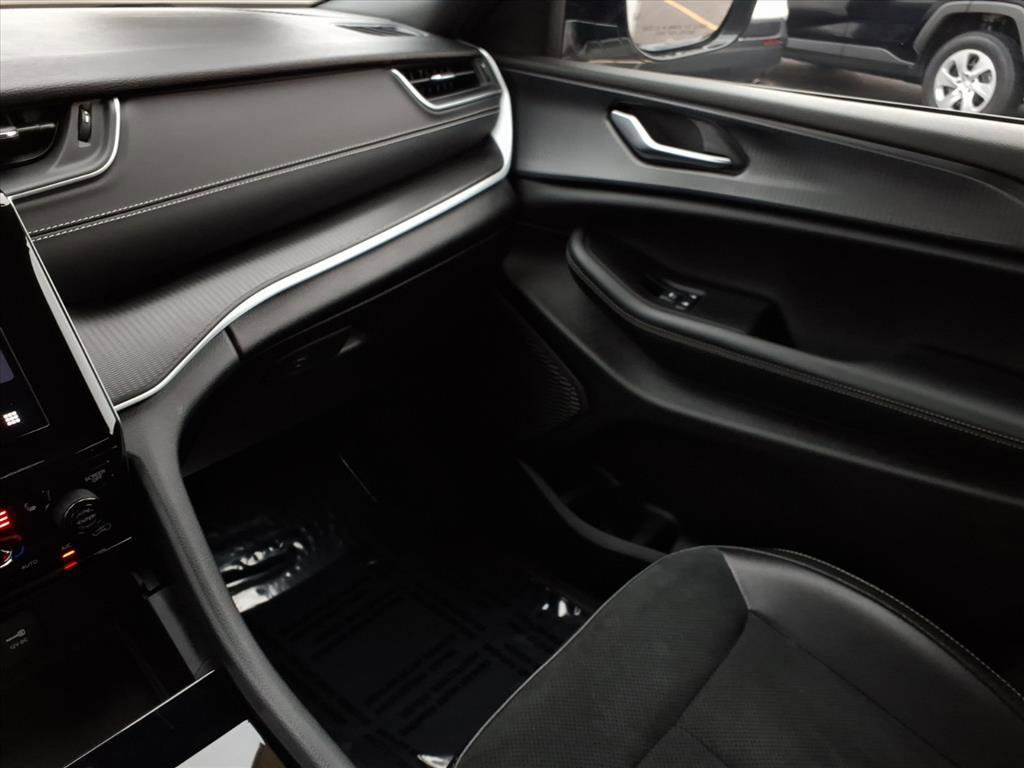 Used 2024 Jeep Grand Cherokee L Laredo image 24