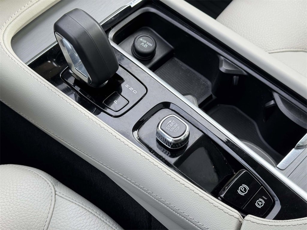 Certified 2024 Volvo XC90 B5 Core w/ Protection Package Premier image 29