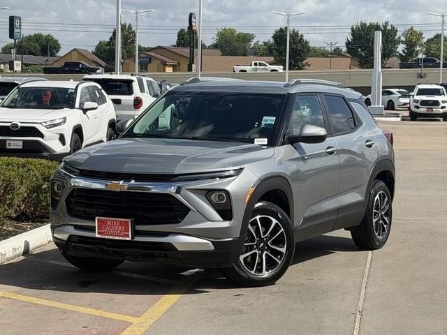 Used 2024 Chevrolet TrailBlazer LT w/ Convenience Package AWD/4WD image 2