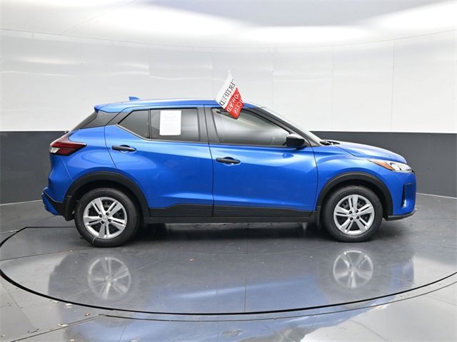 Used 2025 Nissan Kicks Play S image 2