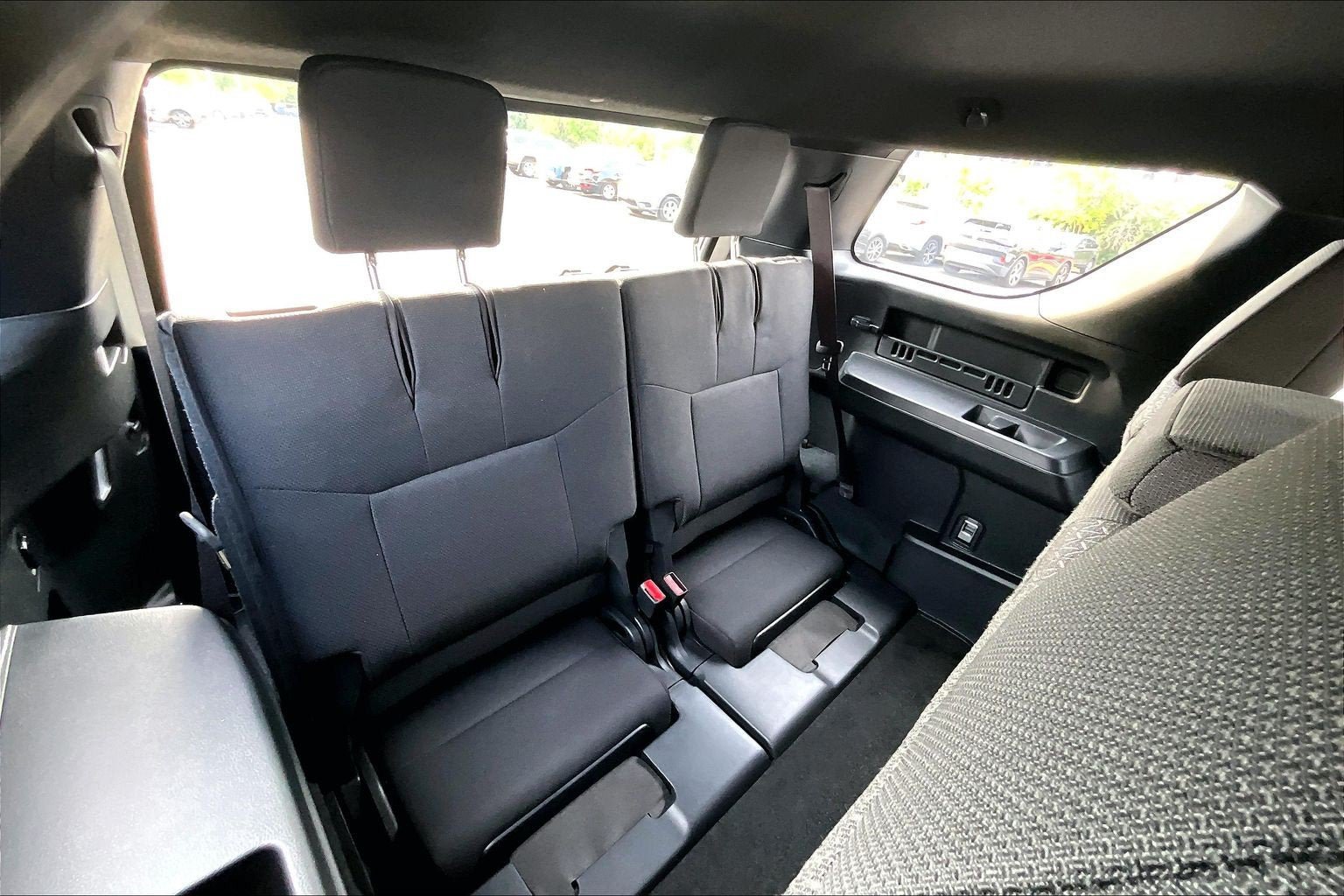 Used 2025 Toyota 4Runner SR5 AWD/4WD image 26