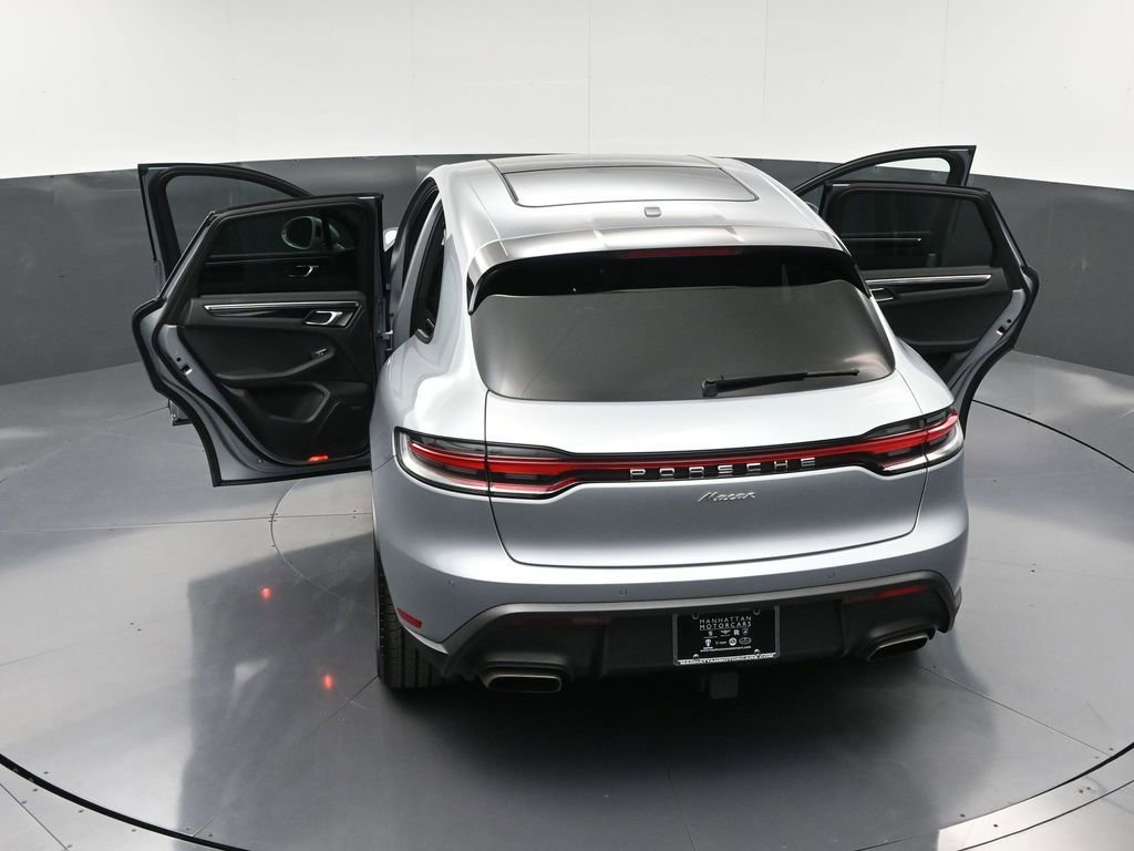 Certified 2025 Porsche Macan image 35