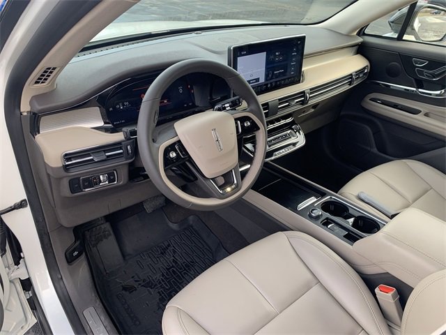 Used 2024 Lincoln Corsair AWD image 10