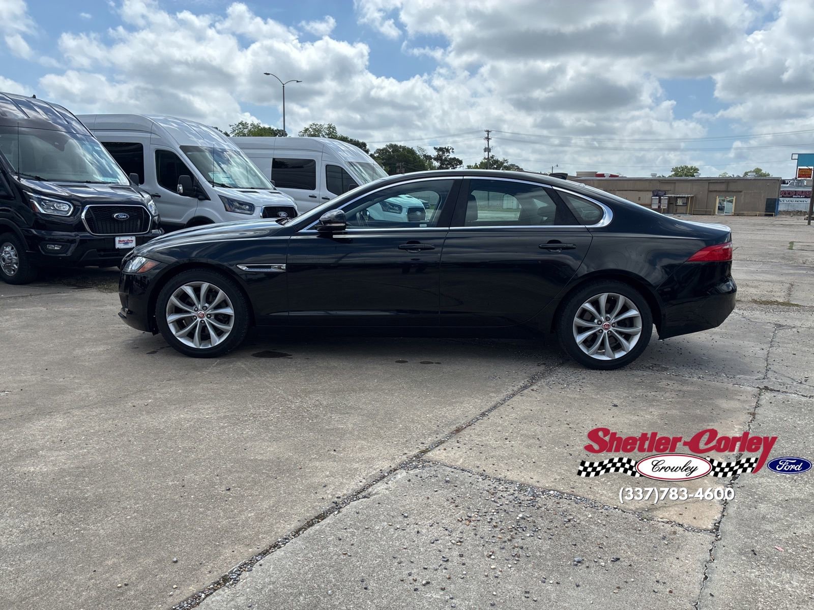 Used 2018 Jaguar XF Premium RWD image 9
