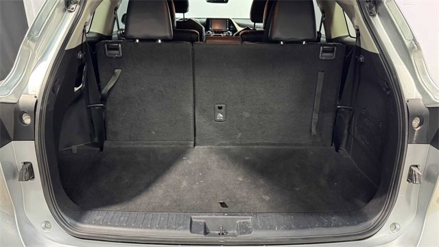 Used 2020 Toyota Highlander XLE image 32