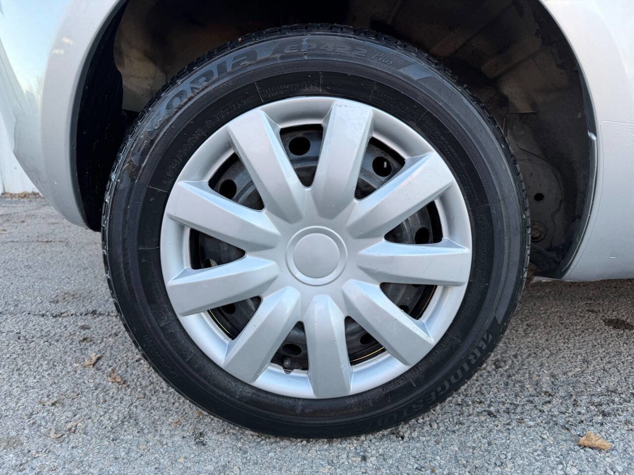 Used 2007 Toyota Yaris 2-Door Hatchback image 12