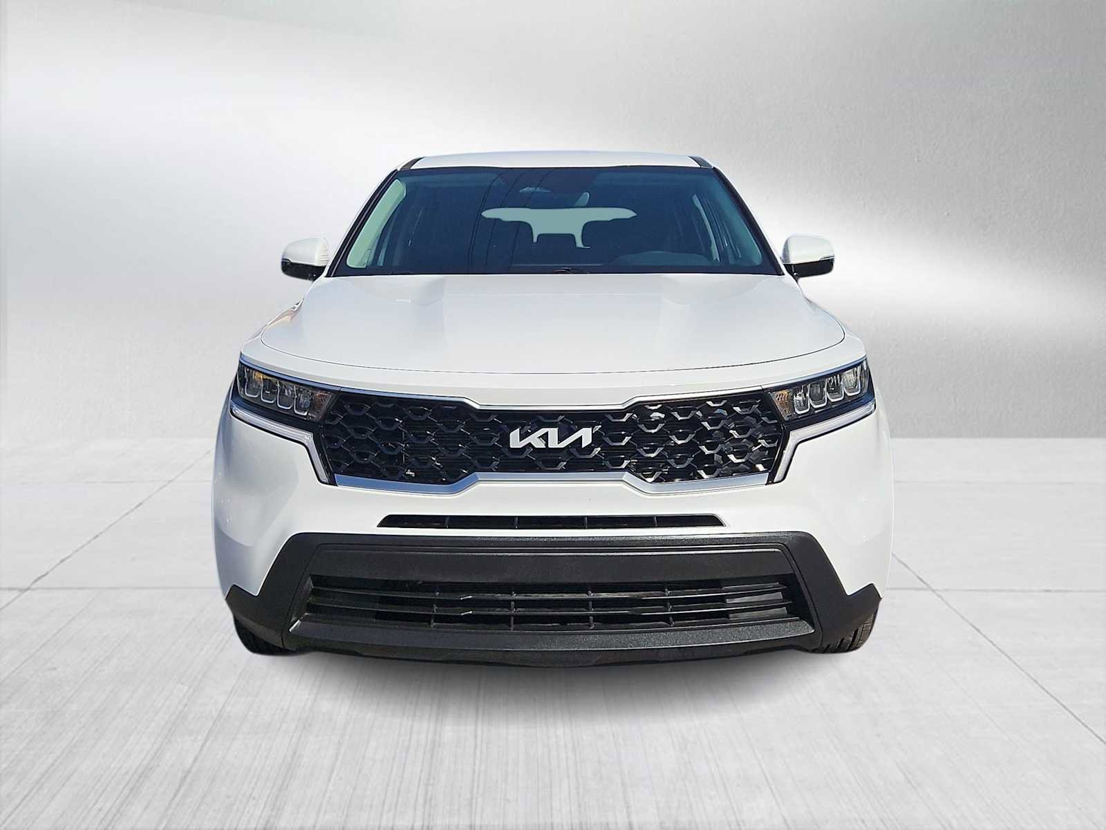 Used 2023 Kia Sorento LX image 3