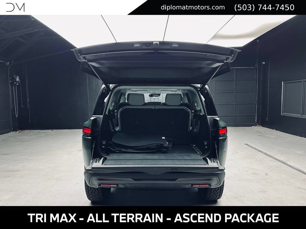 Used 2025 Rivian R1S Premium AWD/4WD image 46