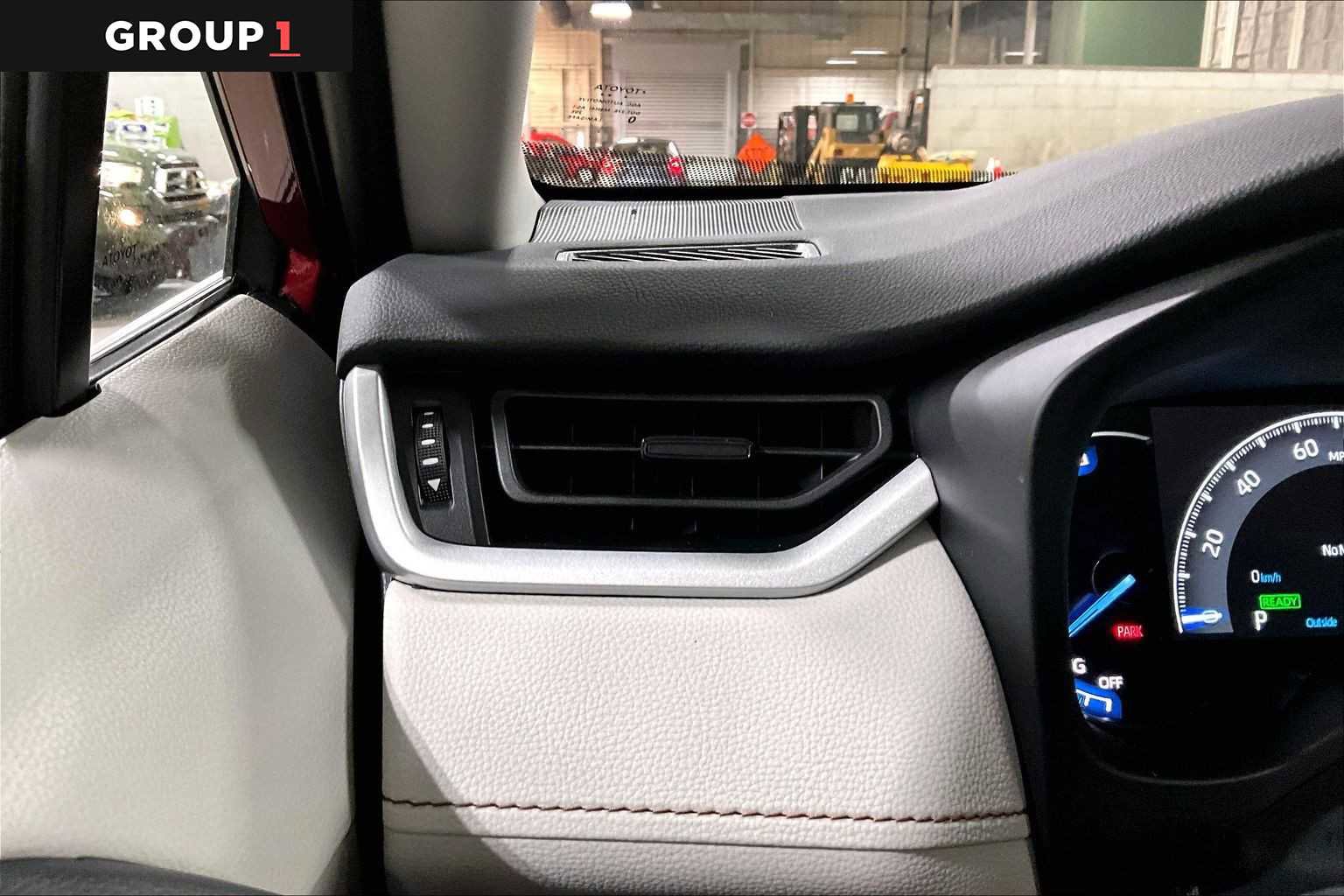 Used 2025 Toyota RAV4 XLE image 33