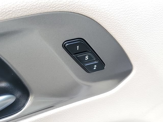 Used 2023 Chrysler Pacifica Touring-L FWD image 27