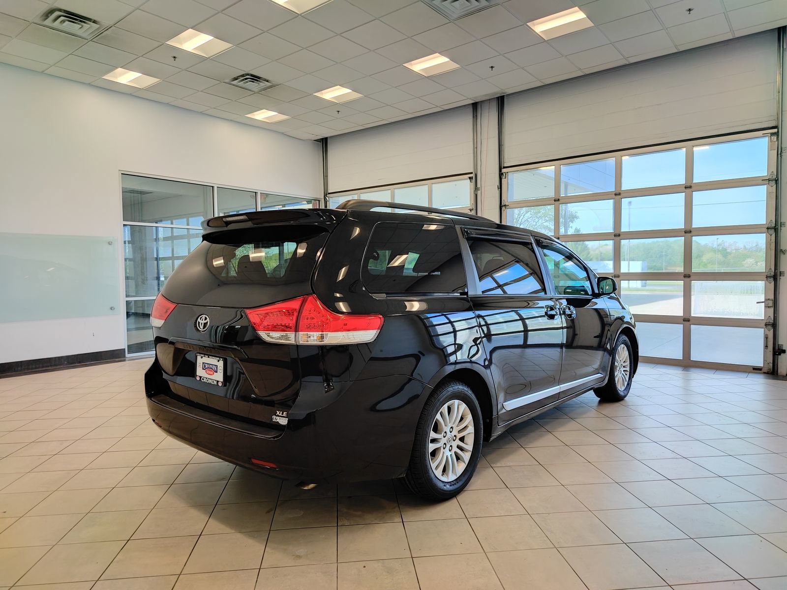 Used 2011 Toyota Sienna XLE FWD image 3